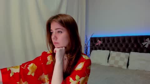 Ella Mayers online show from February 12, 2025, 4:44 am