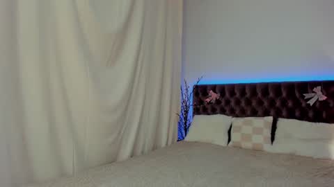 Ella Mayers online show from February 14, 2025, 1:23 am