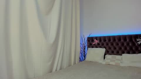 Ella Mayers online show from February 22, 2025, 1:11 am