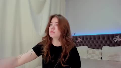 Ella Mayers online show from February 26, 2025, 3:42 am