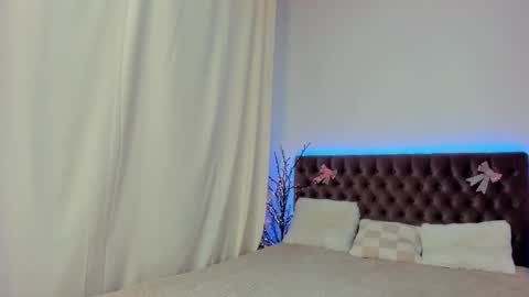 Ella Mayers online show from March 6, 2025, 12:54 am