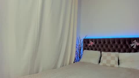 Ella Mayers online show from March 6, 2025, 4:08 am