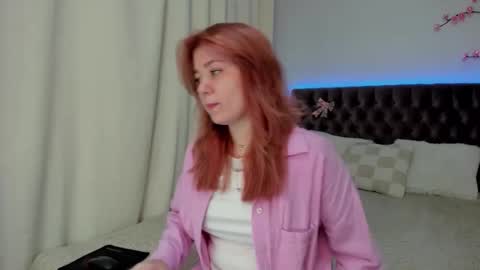 Ella Mayers online show from September 15, 2025, 12:27 pm