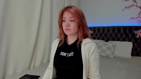 Ella Mayers online show from September 22, 2025, 12:18 pm