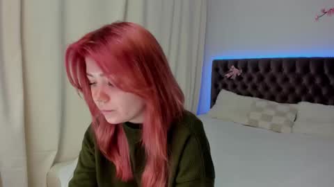 Ella Mayers online show from September 28, 2025, 12:21 pm