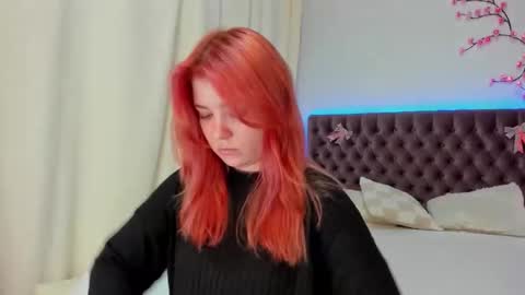 Ella Mayers online show from October 5, 2025, 12:14 pm