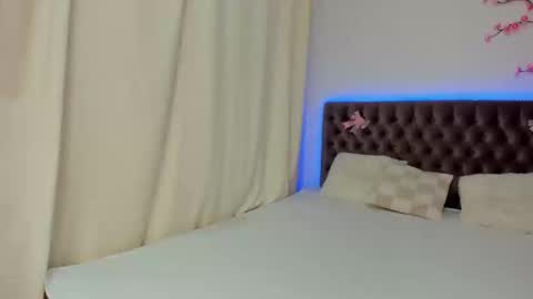 Ella Mayers online show from October 17, 2025, 12:41 pm