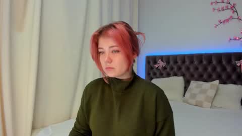 Ella Mayers online show from November 1, 2025, 1:35 pm