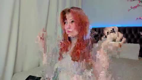 Ella Mayers online show from November 6, 2025, 1:34 pm