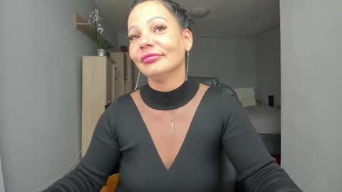 Ella online show from October 15, 2025, 11:43 am