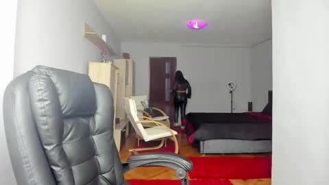 Ella online show from October 30, 2025, 6:30 pm