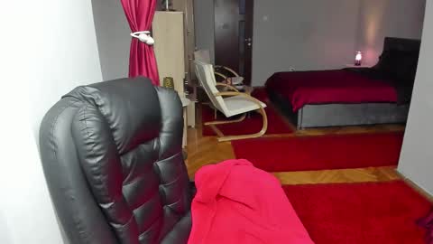 Ella online show from November 10, 2025, 6:07 pm