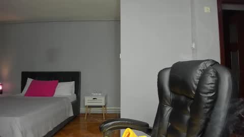 Ella online show from November 20, 2025, 7:46 pm