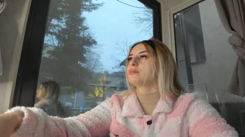 ella_vee online show from January 6, 2026, 6:06 am