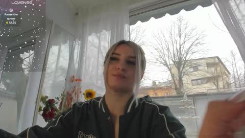 ella_vee online show from March 20, 2026, 6:40 am