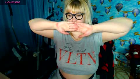 Snapshot of ellabella36dd chatting on March 4, 2026, 11:33 pm IsaBella online show from March 4, 2026, 11:33 pm