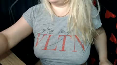  IsaBella  online show from July 9, 2026, 10:03 pm