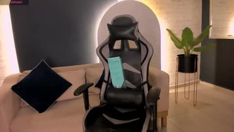 EllaClark online show from November 4, 2025, 7:13 pm