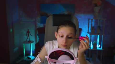 Snapshot of ellahorton chatting on February 9, 2025, 4:57 am Ella online show from February 9, 2025, 4:57 am