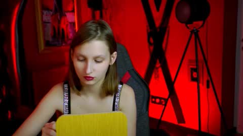 Ella online show from March 19, 2026, 5:06 pm