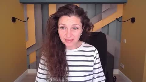 EllaLongs online show from April 8, 2026, 11:32 am