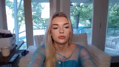 Snapshot of ellalowe chatting on April 26, 2026, 11:24 pm ellalowe online show from April 26, 2026, 11:24 pm