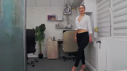            online show from November 28, 2025, 2:09 pm