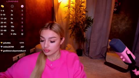 Snapshot of ellamilla chatting on January 23, 2025, 8:57 am ellamilla online show from January 23, 2025, 8:57 am