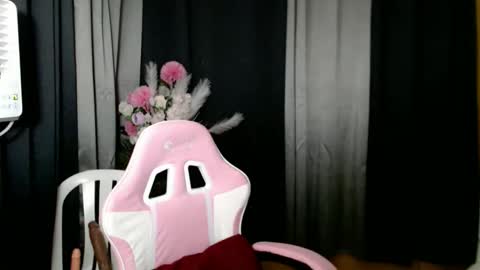 Snapshot of ellamiller69 chatting on February 25, 2026, 5:39 am ELLA online show from February 25, 2026, 5:39 am