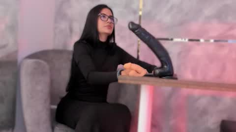  ella  online show from November 1, 2025, 11:34 am