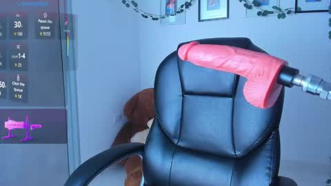 ellarosee_ online show from April 24, 2026, 7:49 pm