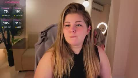 Snapshot of ellaya_ chatting on November 7, 2025, 11:38 pm Scarlet online show from November 7, 2025, 11:38 pm