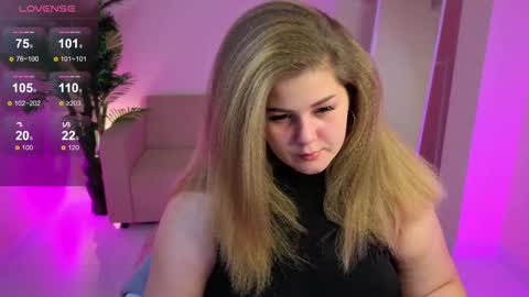 Snapshot of ellaya_ chatting on November 24, 2025, 10:53 pm Scarlet online show from November 24, 2025, 10:53 pm