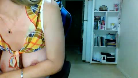 Elle online show from January 9, 2026, 1:30 am