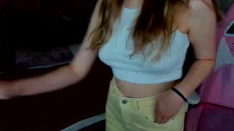 elle_ellise online show from October 27, 2025, 12:58 am