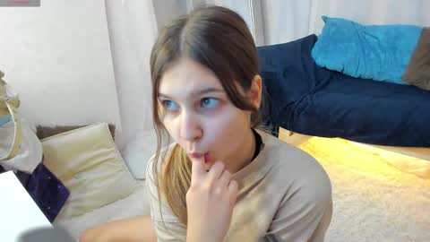 elle_ellise online show from October 31, 2025, 8:48 am