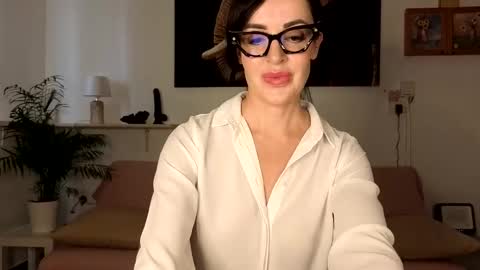 Snapshot of elle_melle chatting on September 10, 2025, 4:51 pm elle_melle online show from September 10, 2025, 4:51 pm