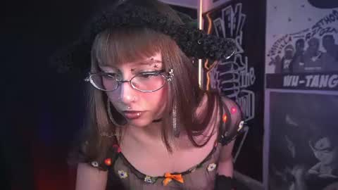 Snapshot of elle_uwu chatting on July 14, 2026, 3:29 pm follow me on instagram . online show from July 14, 2026, 3:29 pm