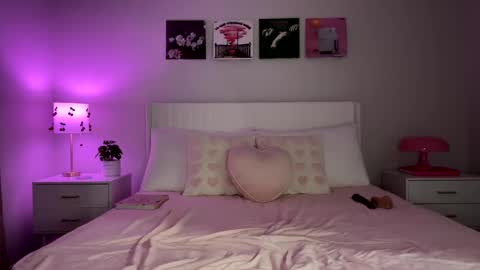 Snapshot of ellebby7 chatting on February 13, 2025, 4:00 am Ellebby7 online show from February 13, 2025, 4:00 am