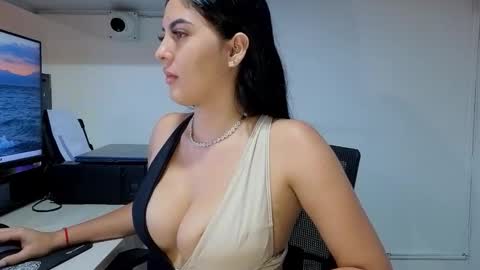 Snapshot of ellecollinss chatting on October 28, 2025, 12:03 am S O F I A 3 Try my private online show from October 28, 2025, 12:03 am