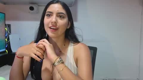 Snapshot of ellecollinss chatting on November 5, 2025, 1:27 am S O F I A 3 Try my private online show from November 5, 2025, 1:27 am