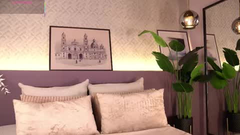 Elle Diane online show from December 22, 2025, 10:29 pm