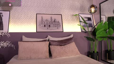 Elle Diane online show from April 6, 2026, 10:54 pm