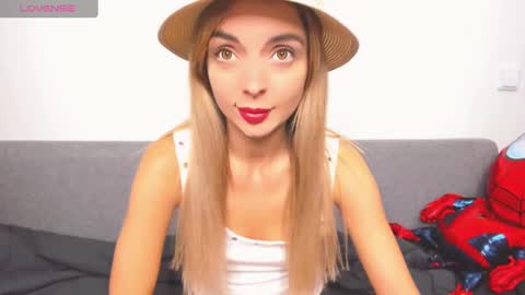 ellen_flow online show from December 13, 2024, 8:26 pm