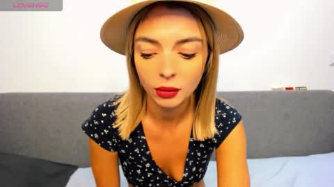 ellen_flow online show from September 25, 2025, 8:45 pm