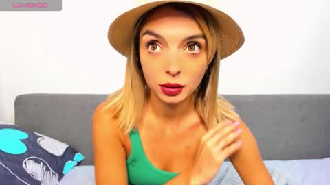 ellen_flow online show from September 27, 2025, 7:41 pm