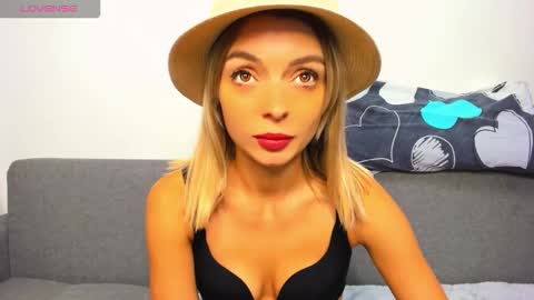 ellen_flow online show from October 21, 2025, 10:21 pm