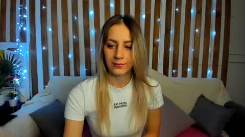 Snapshot of ellen_ross chatting on March 2, 2025, 1:15 am Ellen online show from March 2, 2025, 1:15 am