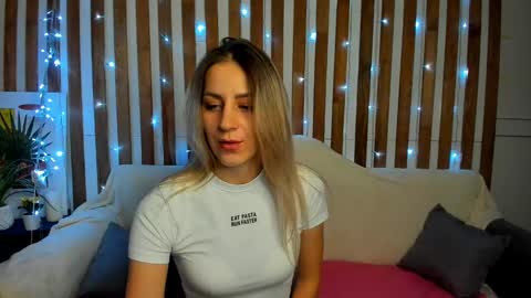Snapshot of ellen_ross chatting on March 2, 2025, 7:21 am Ellen online show from March 2, 2025, 7:21 am