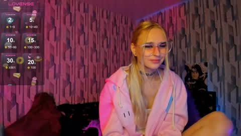 Snapshot of elli_26 chatting on December 11, 2024, 8:58 am Ellie online show from December 11, 2024, 8:58 am